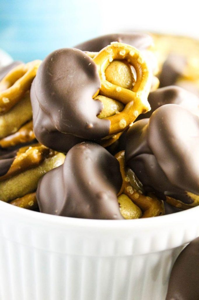 Vegan Chocolate Peanut Butter Pretzel Bites