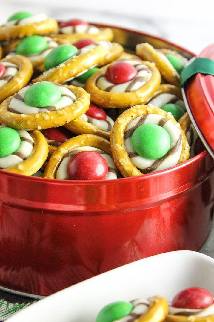 Christmas Pretzel M&M Hugs - Plowing Through Life