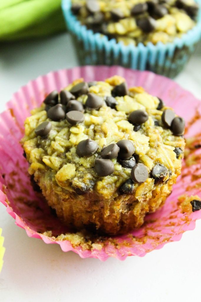 Easy Chocolate Chip Oatmeal Breakfast Cups