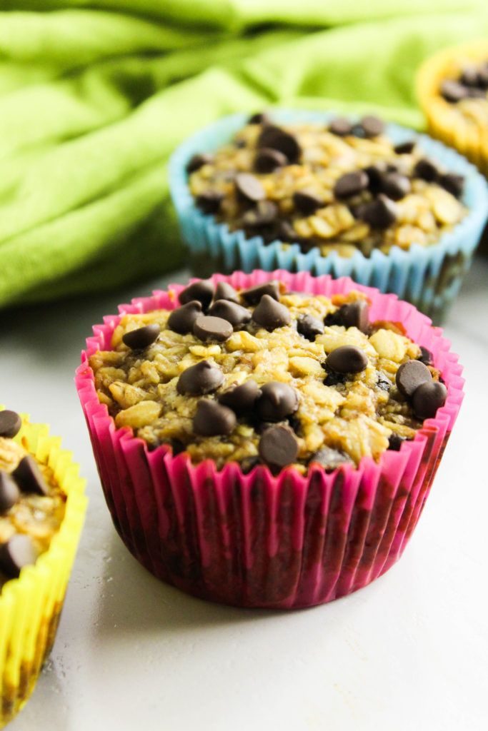 Easy Chocolate Chip Oatmeal Breakfast Cups