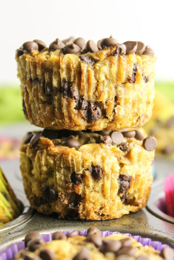 Easy Chocolate Chip Oatmeal Breakfast Cups