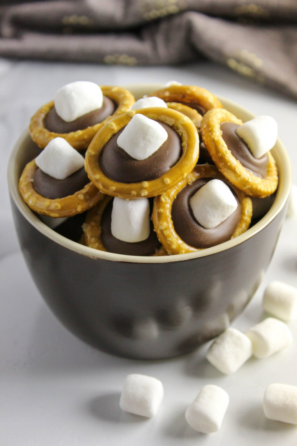 S’mores Pretzel Bites Baking You Happier