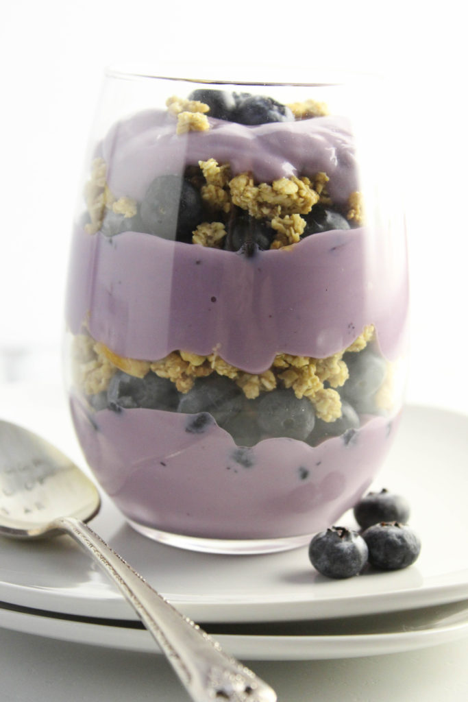 Healthy Blueberry Yogurt Breakfast Parfait