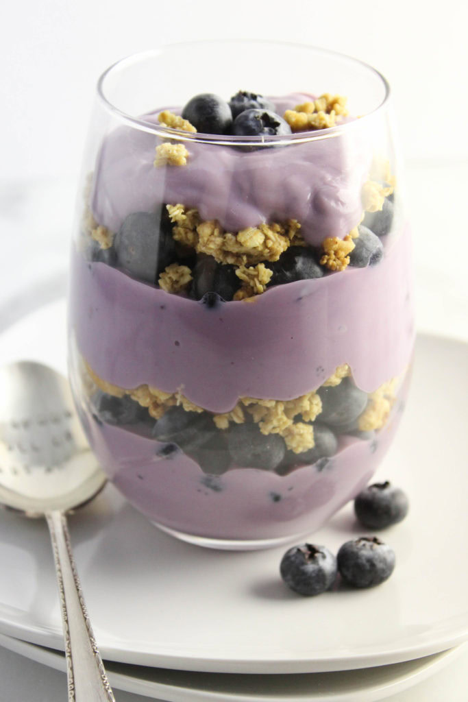 Healthy Blueberry Yogurt Breakfast Parfait