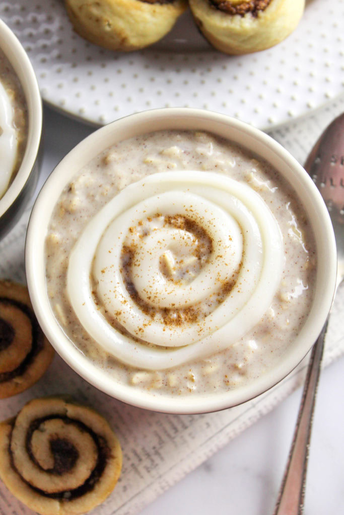 Cinnamon Roll Overnight Oats