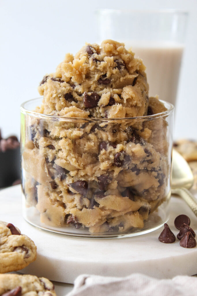 Safe to eat chocolate chip cookie dough no eggs in bowl
