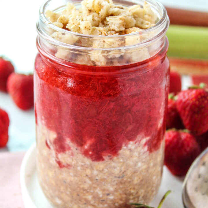 Strawberry Rhubarb Overnight Oats