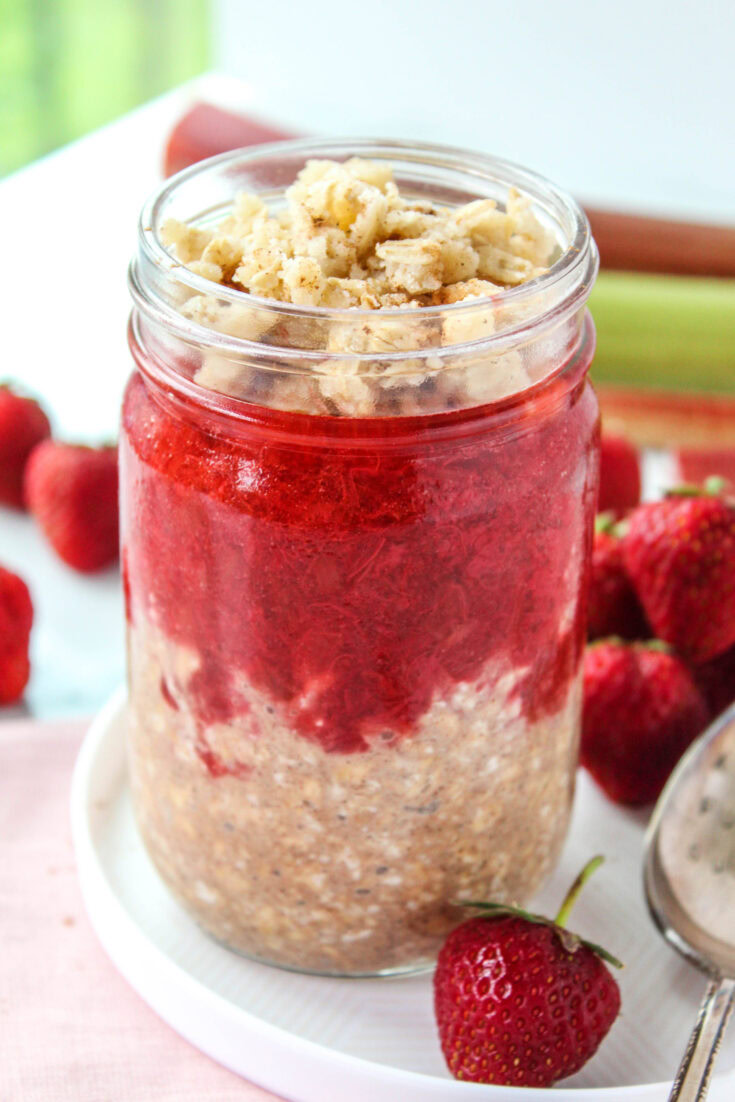 Strawberry Rhubarb Overnight Oats