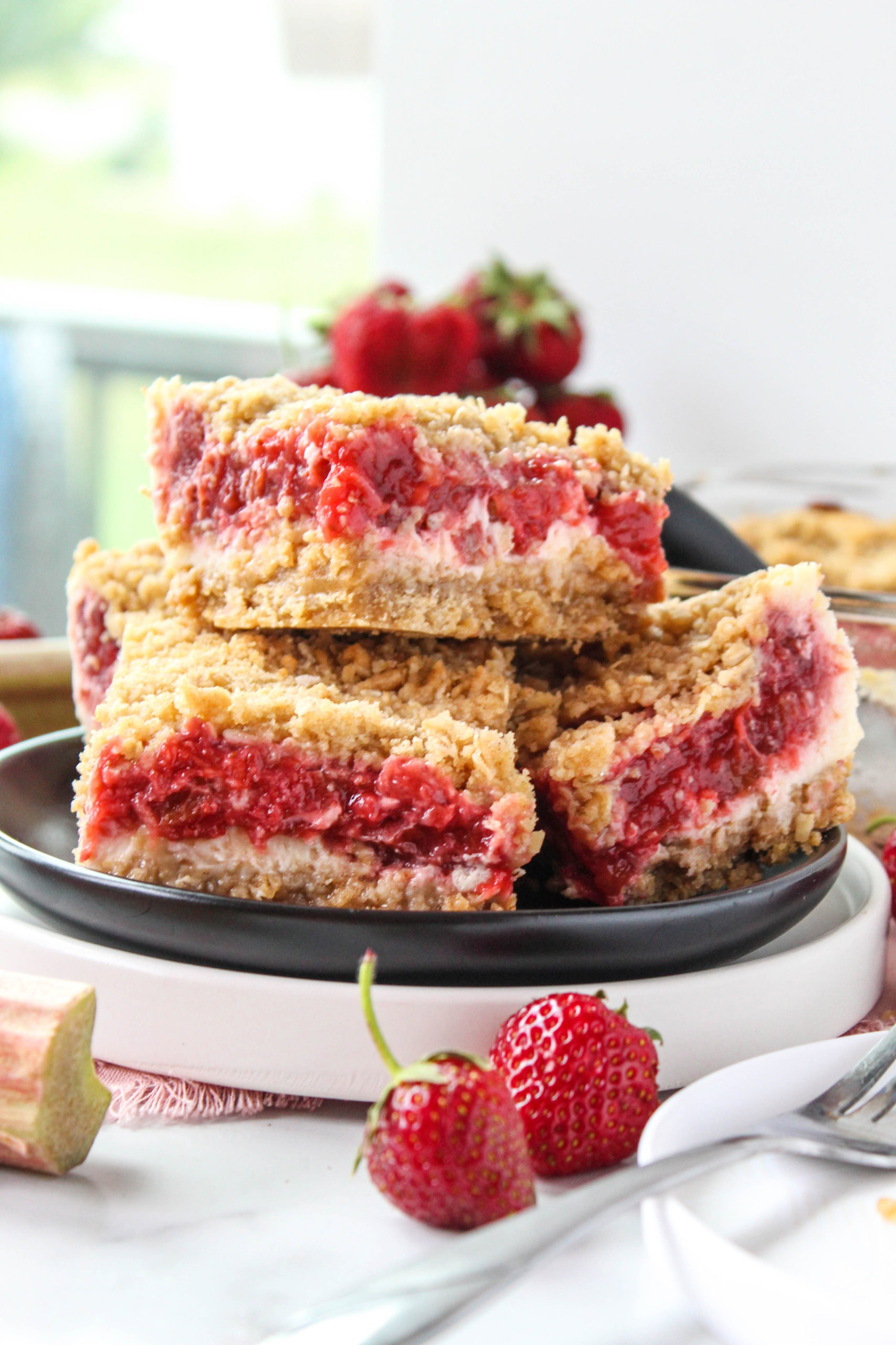 Strawberry Rhubarb Streusel Cheesecake Bars