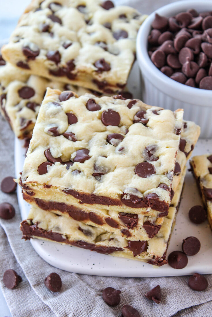 Chocolate Chip Cookie Bars with Cake Mix - chocolate chip cookie cake