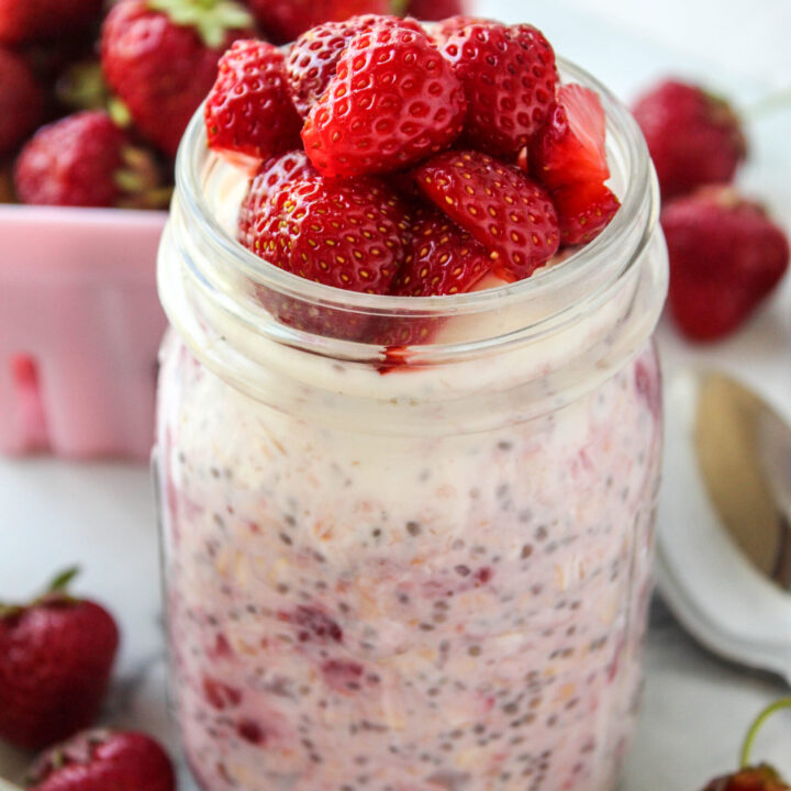 Strawberry Cheesecake Overnight Oats