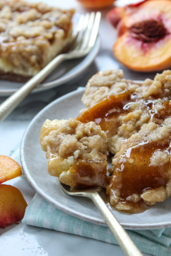 Peach Cobbler Cheesecake Bars Recipe