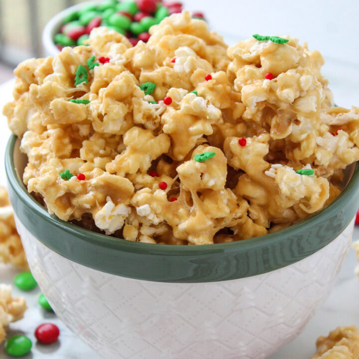 Christmas Marshmallow Caramel Popcorn