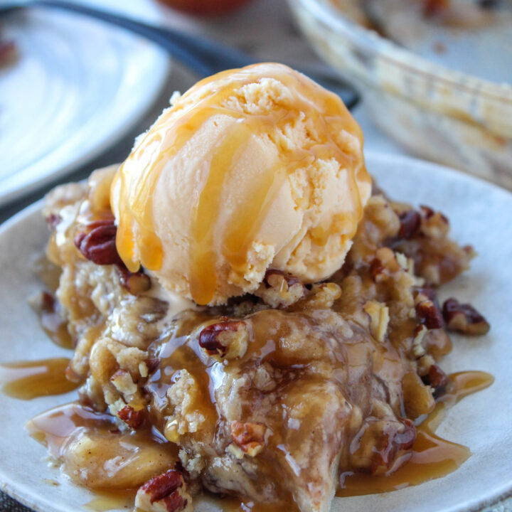 Cinnamon Roll Apple Pie