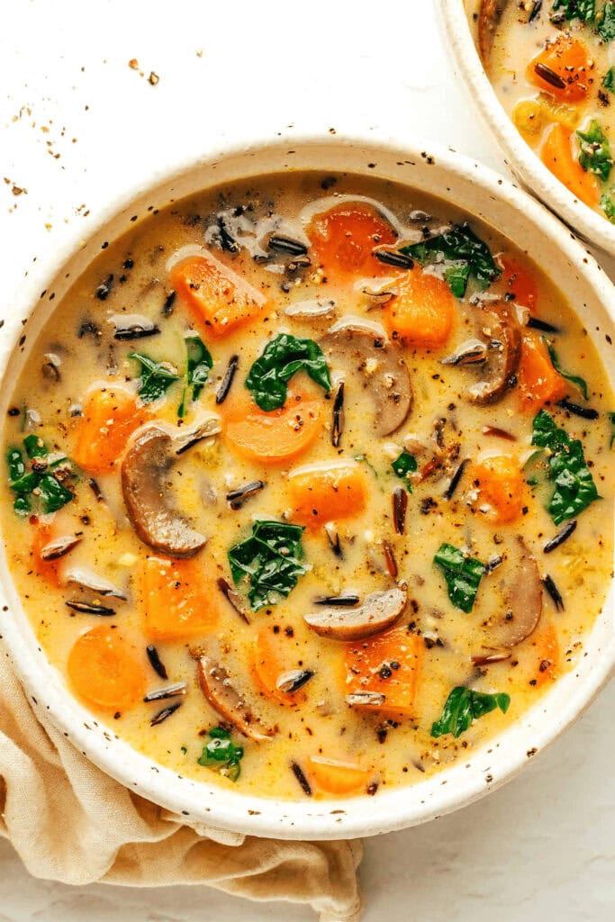 20 of the Best Vegetarian Crock Pot Soup Recipes (Easy & Comforting!)