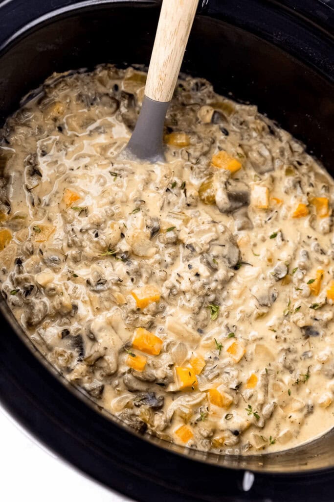 20 of the Best Vegetarian Crock Pot Soup Recipes (Easy & Comforting!)