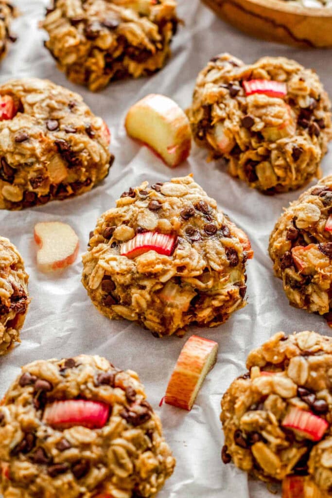 4-Ingredient Healthy Rhubarb Oatmeal Cookies