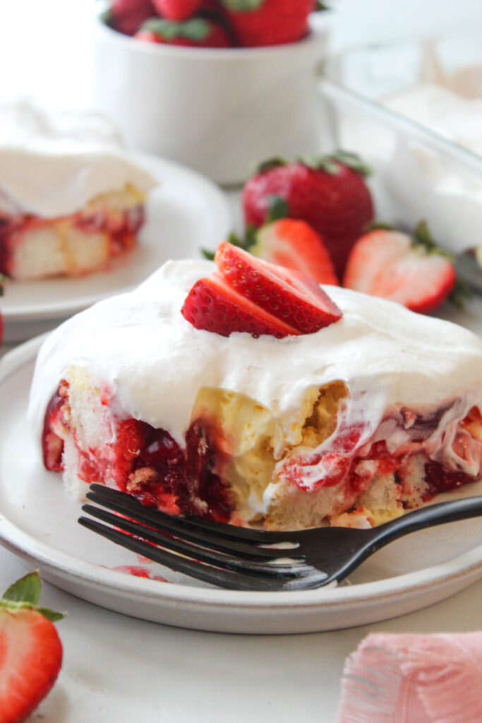 No‑bake Strawberry Heaven dessert with fluffy cake and creamy layers