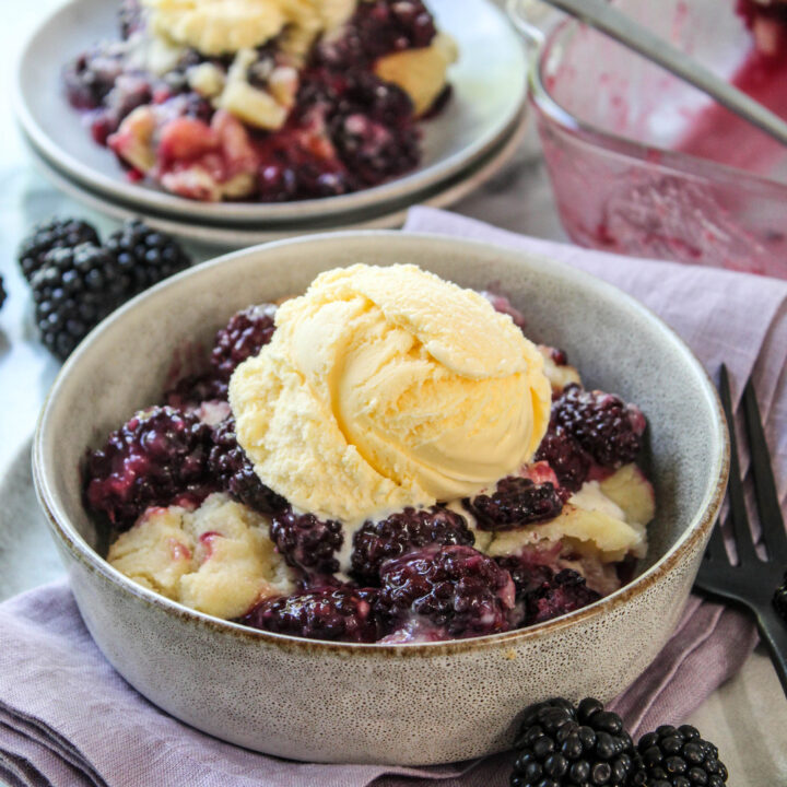 Easy Blackberry Cobbler