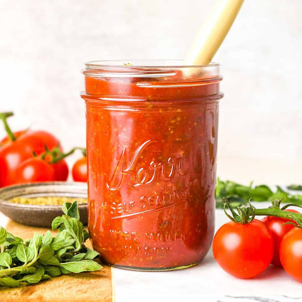 Easy Homemade Pizza Sauce Recipe (5- Minutes)