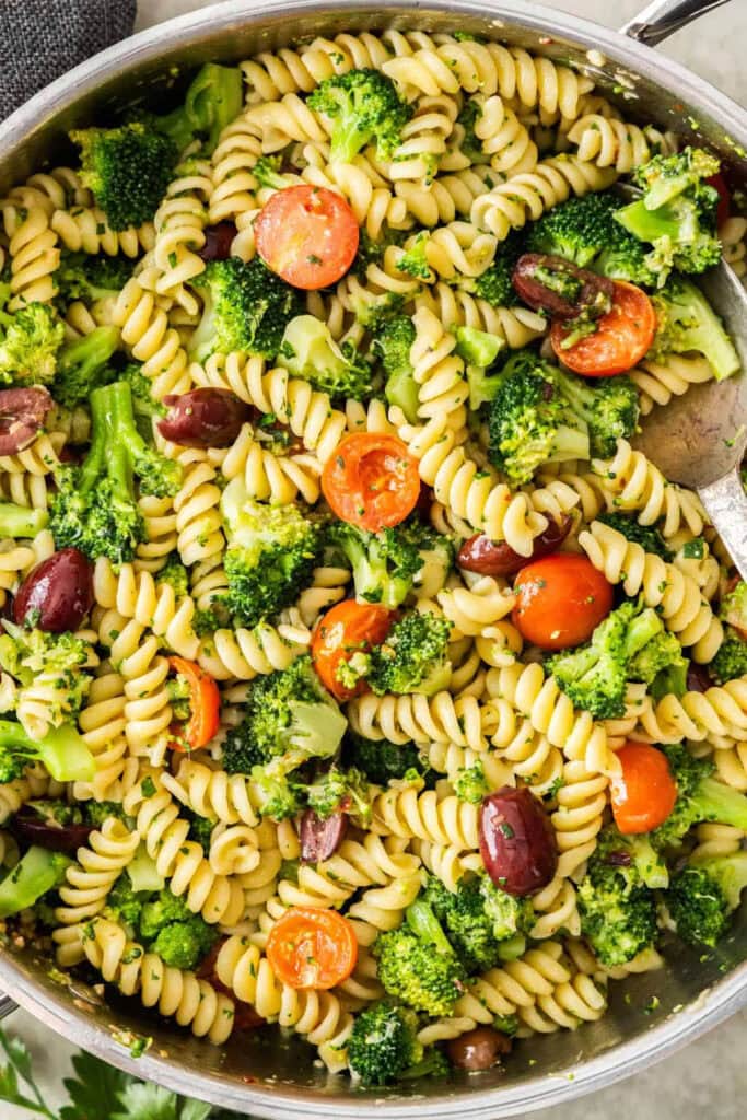 Spicy Broccoli and Tomato Pasta