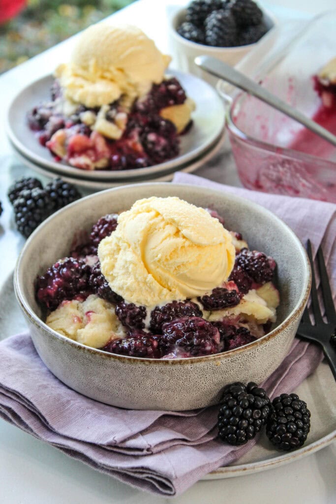 Easy Blackberry Cobbler