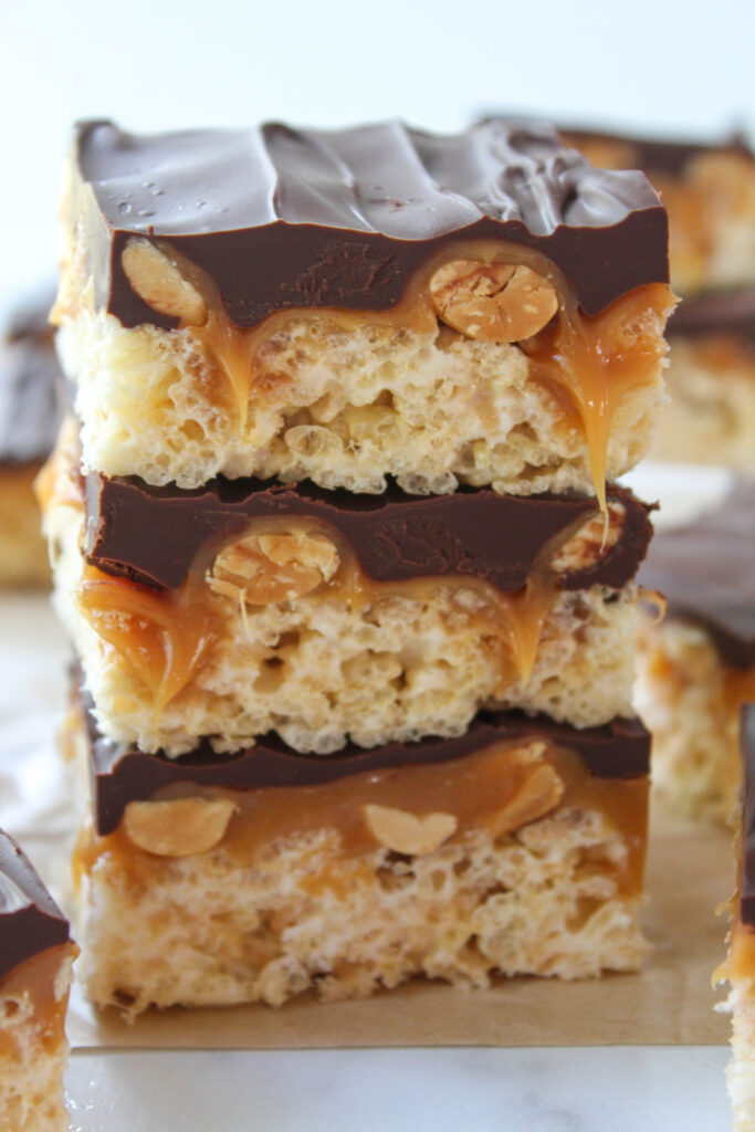 Easy no-bake Snickers Rice Krispie bars