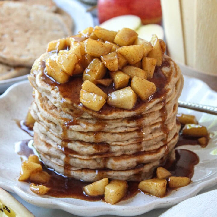Fluffy Apple Cinnamon Pancakes