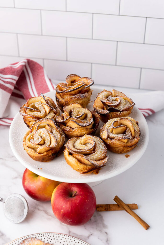 Sweet Baked Apple Roses with Cinnamon