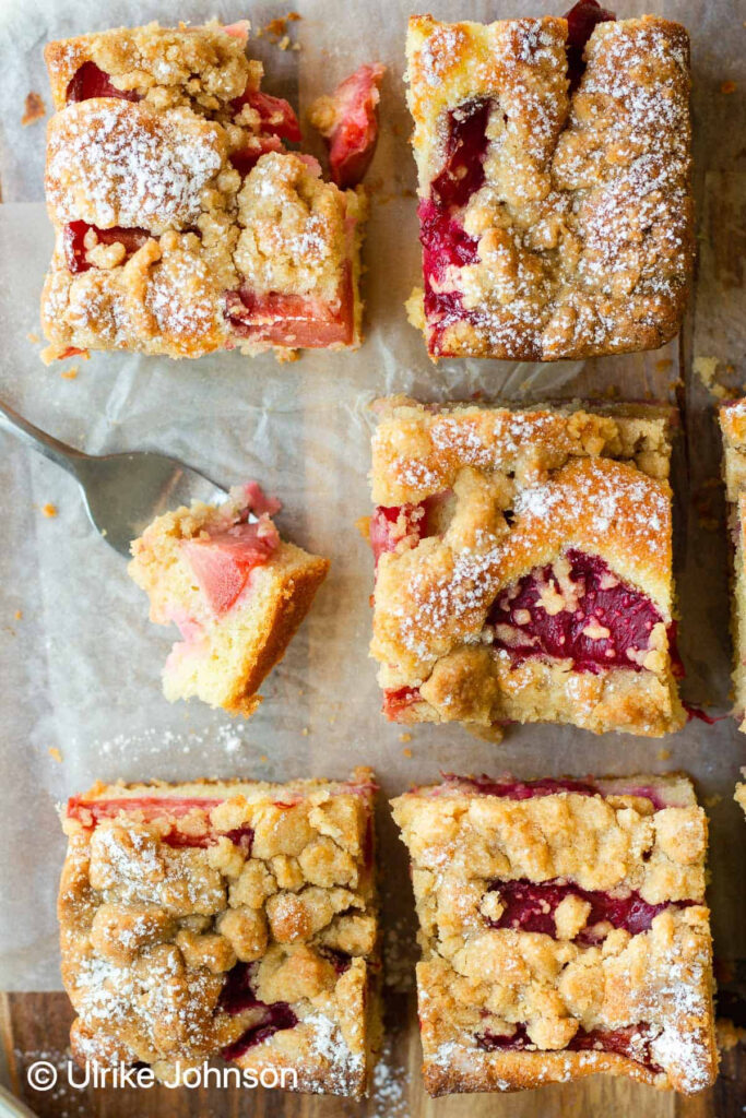 German Plum Cake with Streusel Topping without Yeast (Pflaumenkuchen)