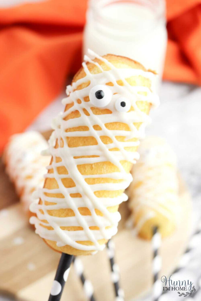 Easy No-Bake Mummy Cakesicles